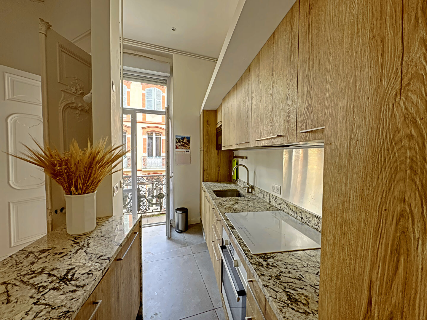 Photo TOULOUSE  Saint-Étienne | Local à usage professionnel avec balcon et ascenseur  125,30 m² image 4/6