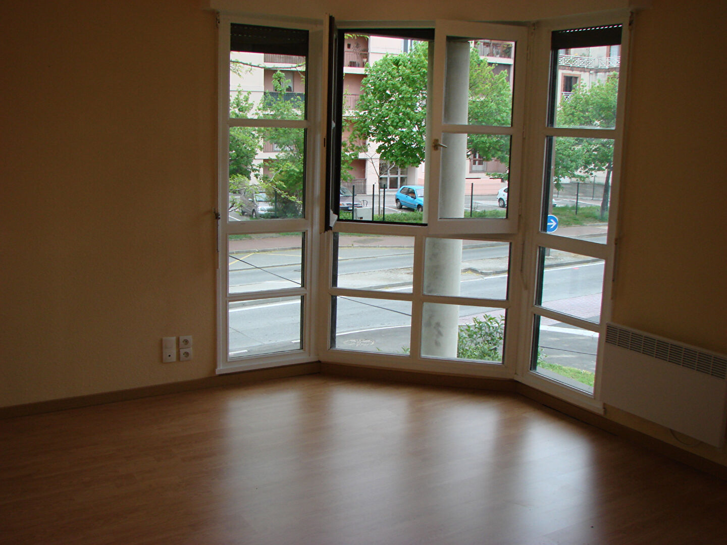 Photo TOULOUSE - EMPALOT - Agréable studio avec balcon et parking en sous-sol (idéal investisseur) image 1/4