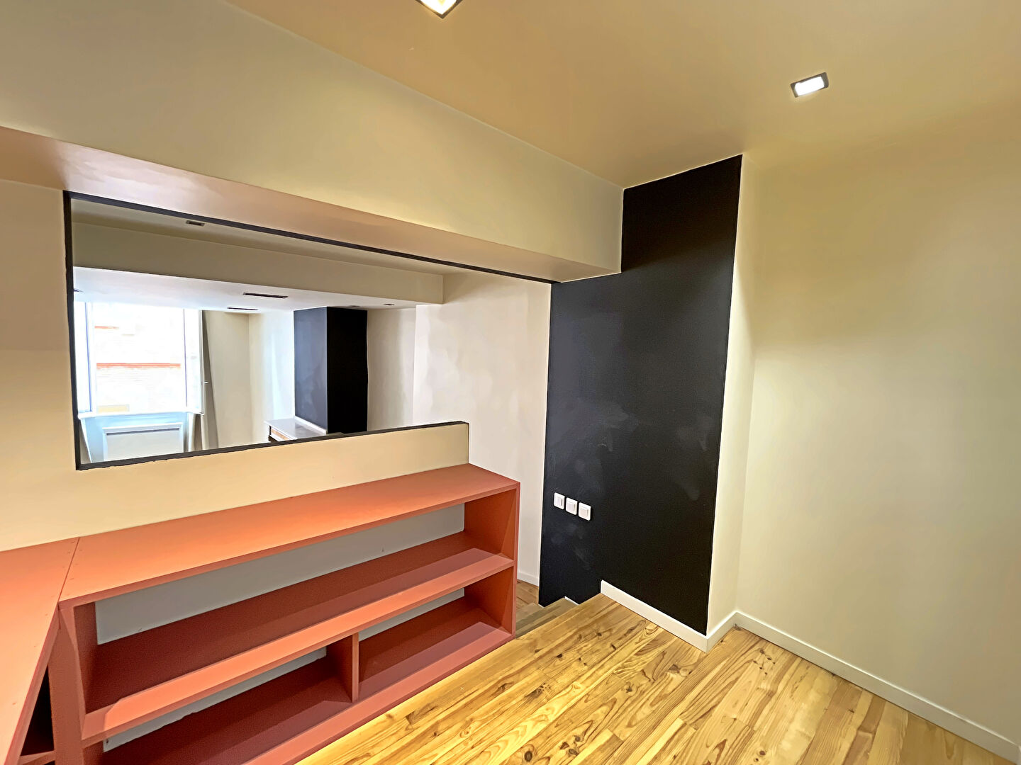 Photo TOULOUSE - Saint Georges Superbe T2 BIS de 61.12 m² mêlant charme de l'ancien et rénovation soignée. image 5/6