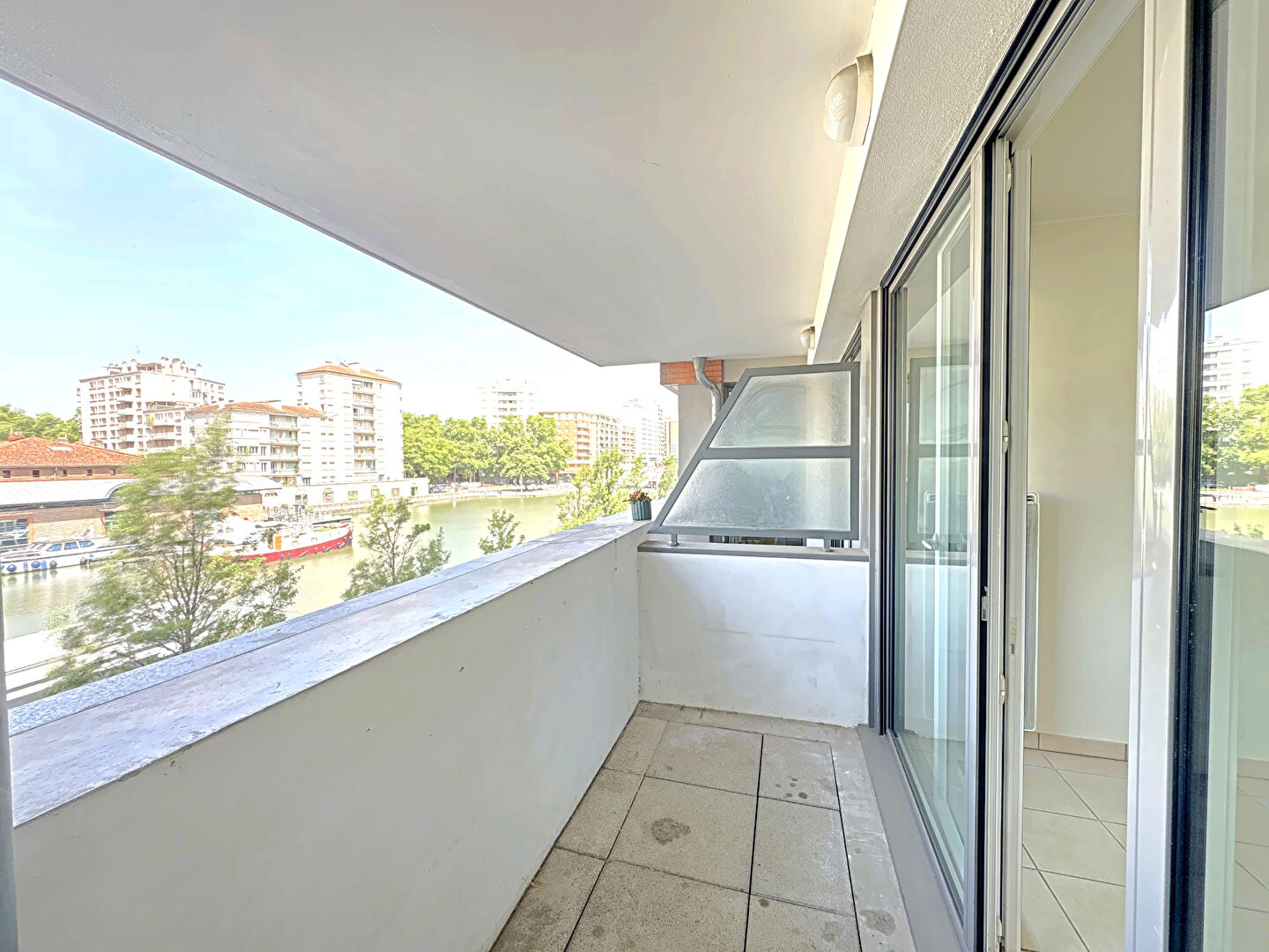 Photo TOULOUSE - ST Sauveur -Superbe T2 lumineux avec balcon et vue imprenable sur le Canal du Midi -Résidence de standing avec ascenseur image 2/6