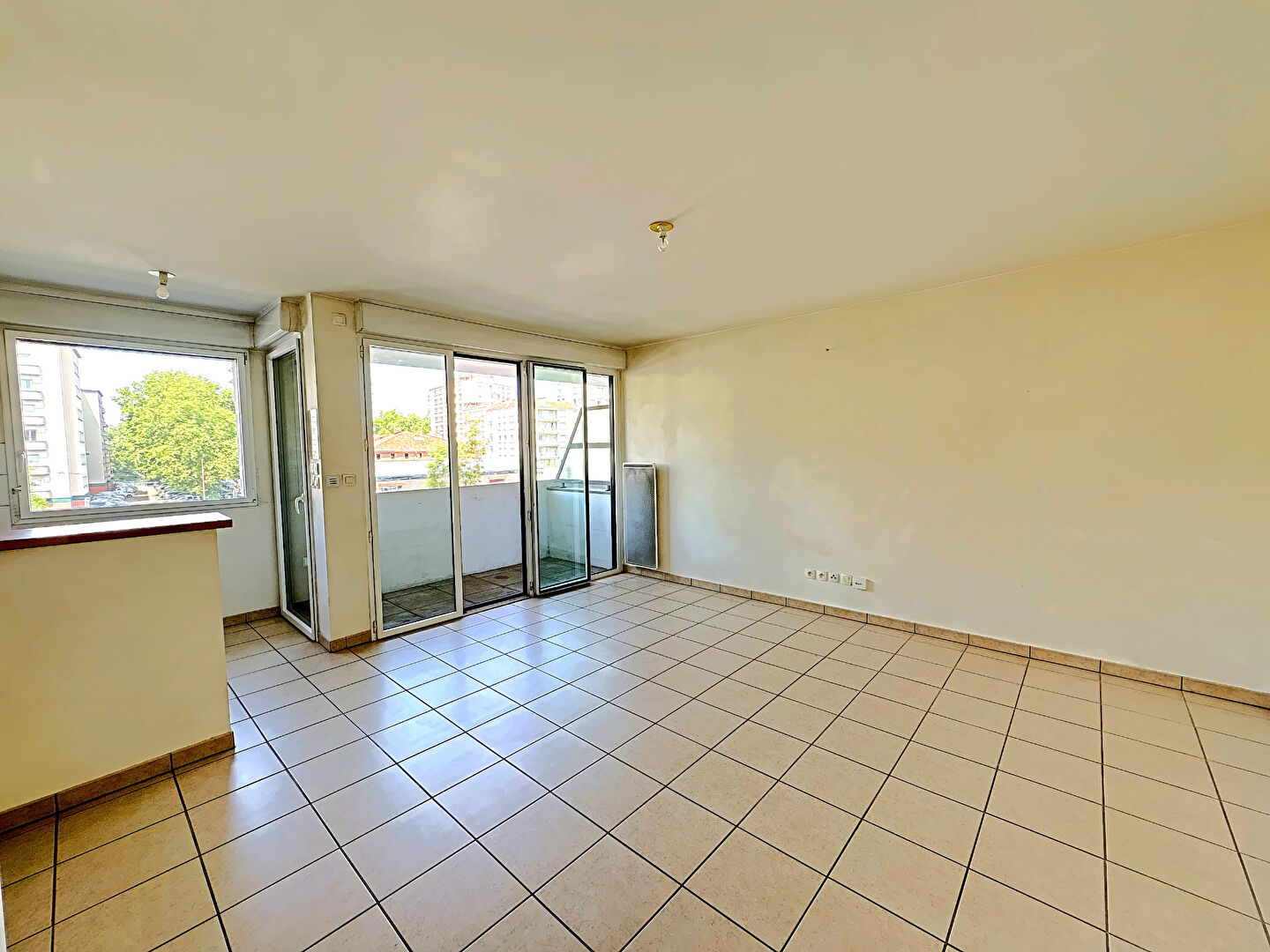 Photo TOULOUSE - ST Sauveur -Superbe T2 lumineux avec balcon et vue imprenable sur le Canal du Midi -Résidence de standing avec ascenseur image 3/6