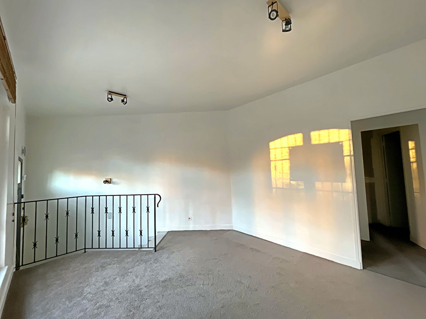 Photo TOULOUSE - LES CHALETS -Maison de ville T4 de 58 m² . image 3/6