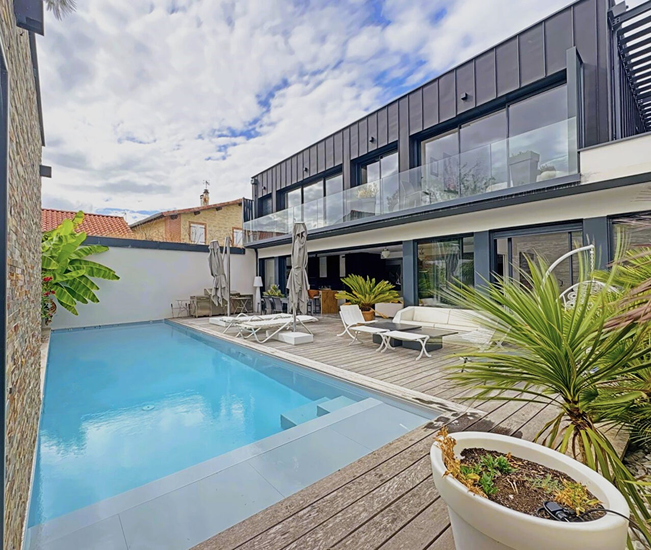 TOULOUSE- Côte Pavée - La Terrasse -Superbe maison contemporaine de 260m²  avec piscine - salle de sport et garage en sous-sol