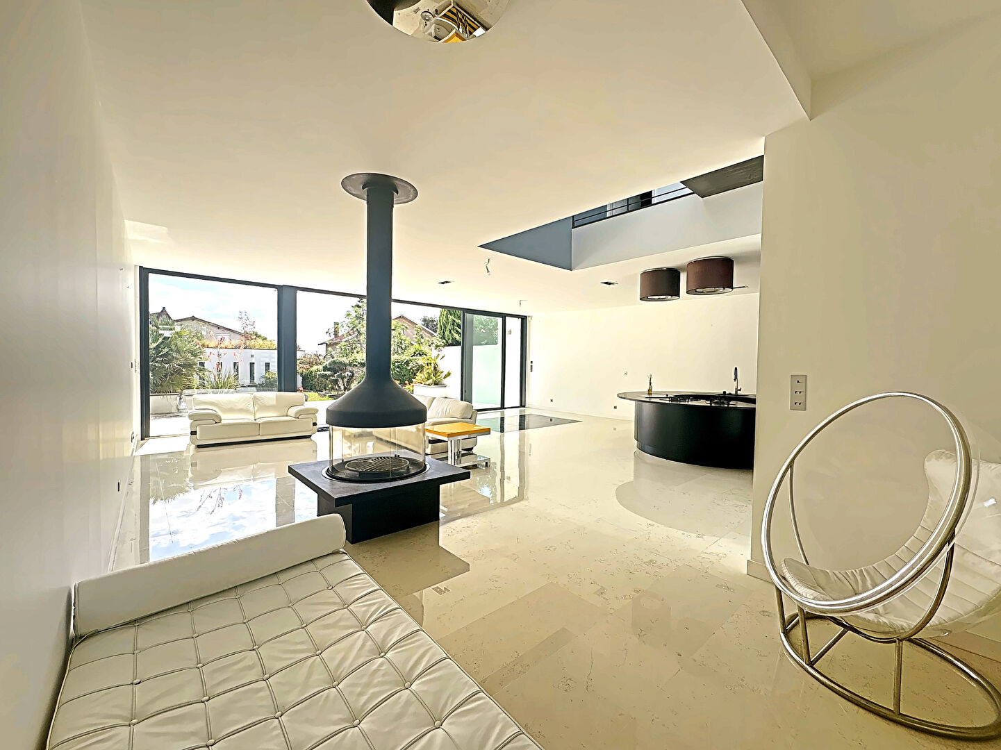 TOULOUSE- Côte Pavée -Superbe maison  contemporaine de 327.73m²  avec piscine - jardin et garage en sous-sol