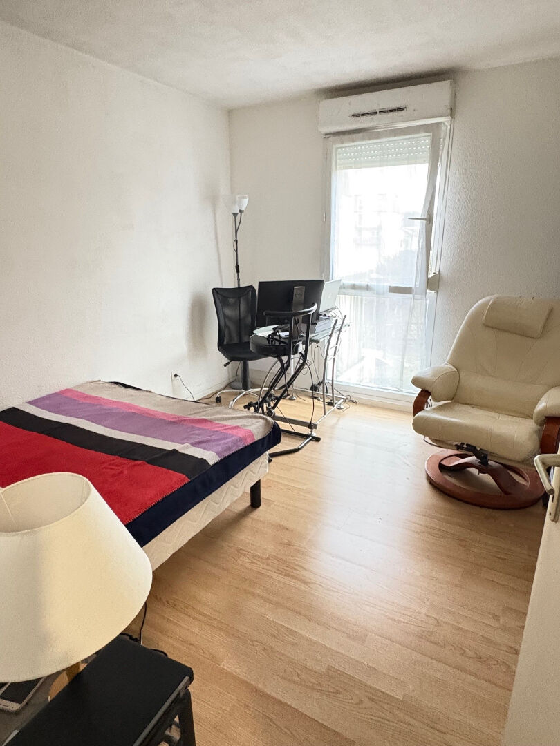 Appartement 2 pièces avec balcon ? Résidence sécurisée ? Parking