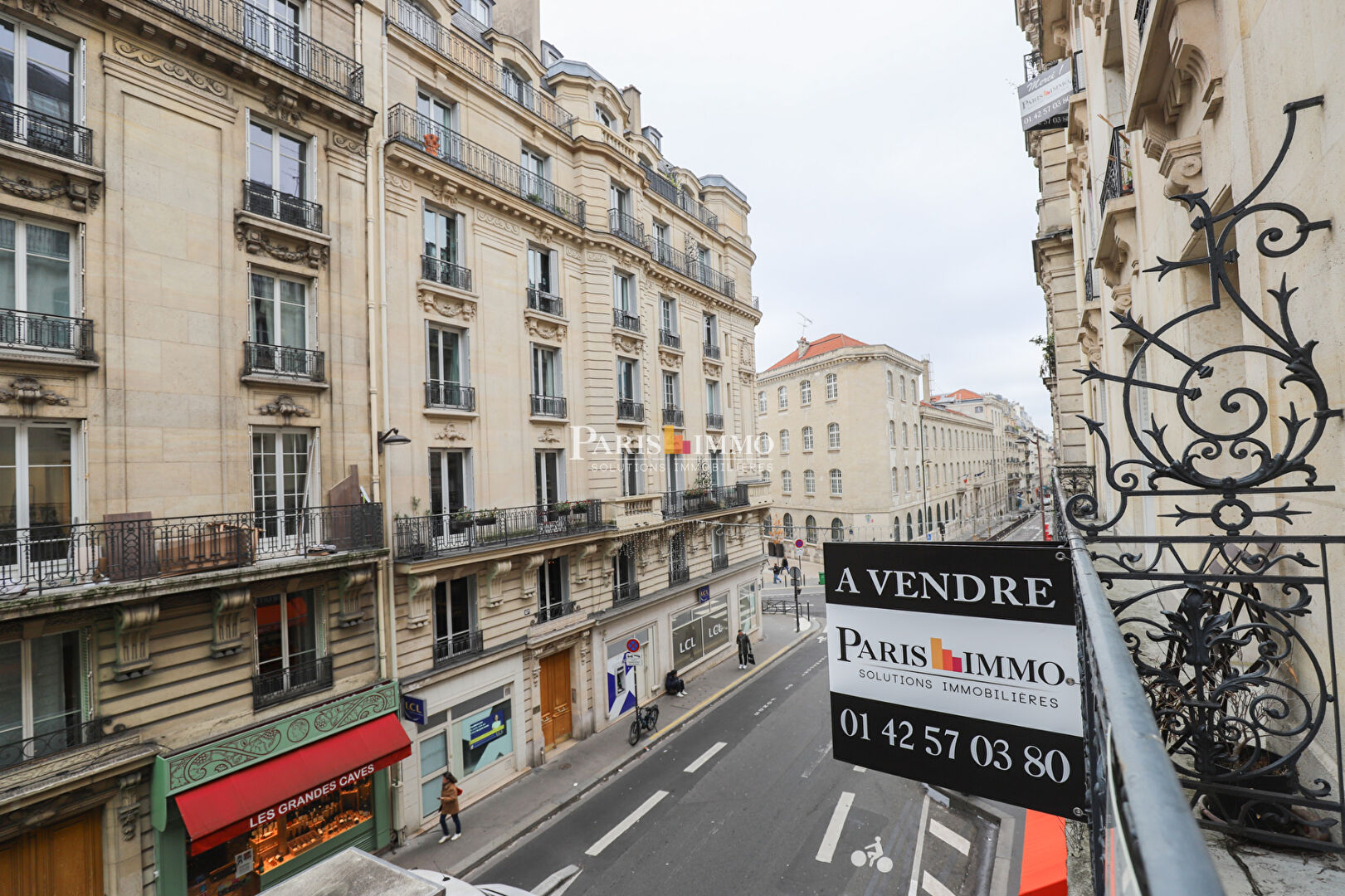 Photo Paris 18e - 3 pièces - Balcon image 1/6