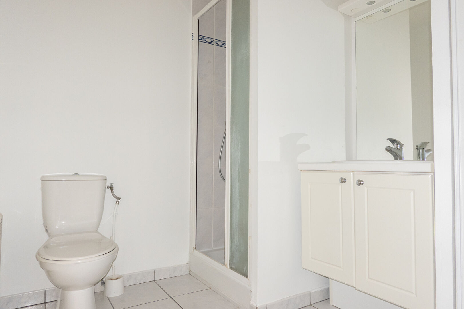 Photo Rue des Acacias - Appartement situé au rez-de-chaussée image 4/5