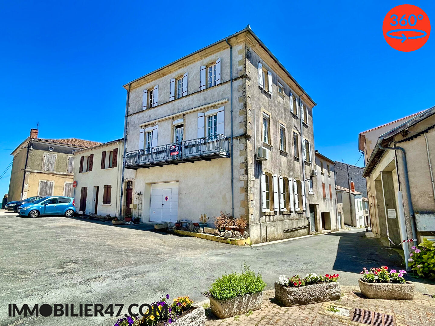 MAISON DE VILLAGE EN PIERRE AVEC GARAGE