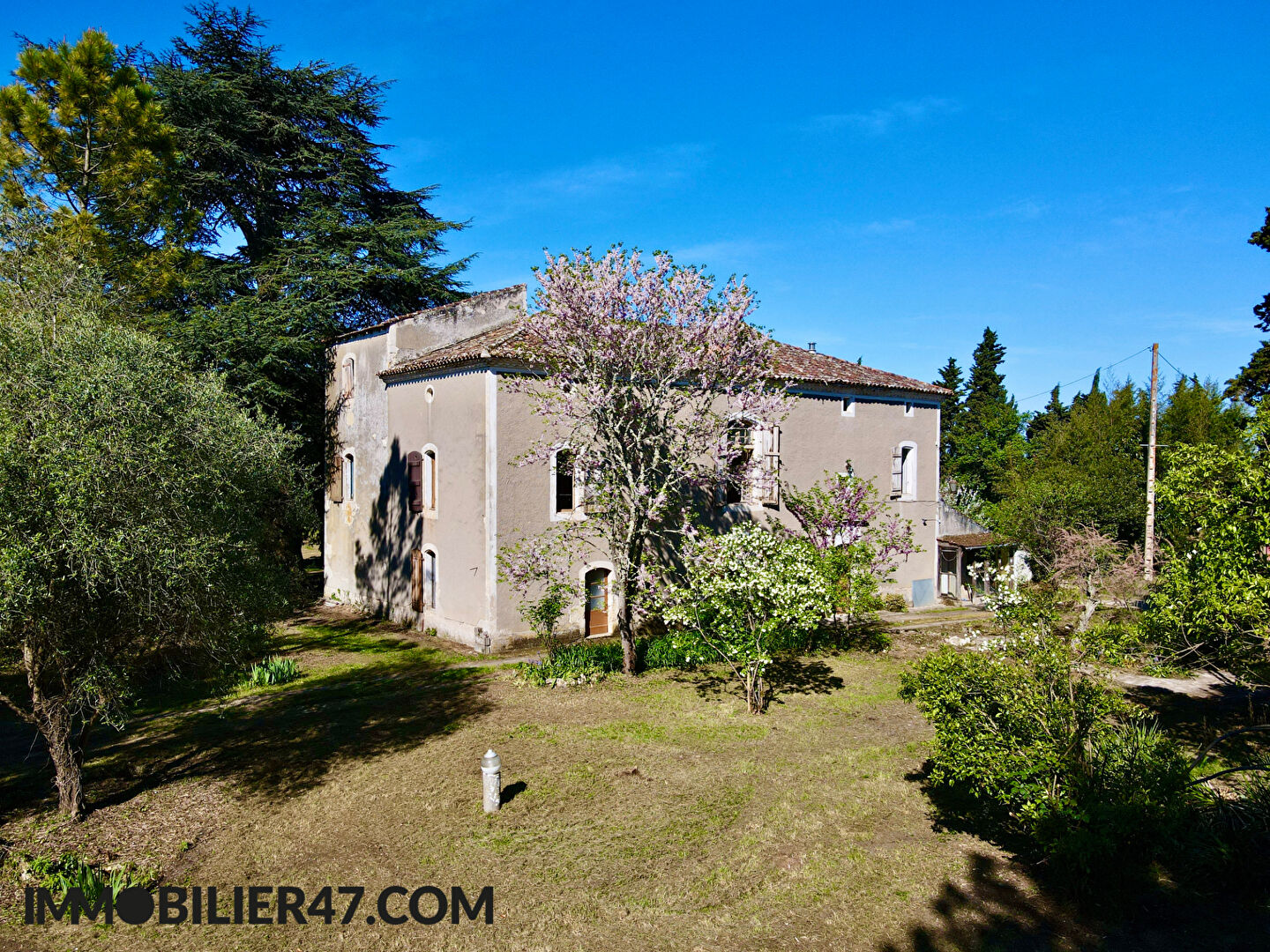 MANOIR A RESTAURER AVEC DEPENDANCES