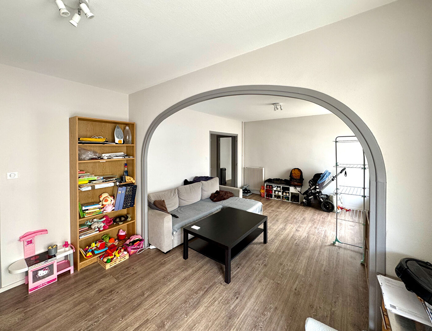 Photo CHAMALIÈRES PROCHE CARREFOUR EUROPE / Spacieux 100 M2 à vendre - Balcon et box ! image 2/6