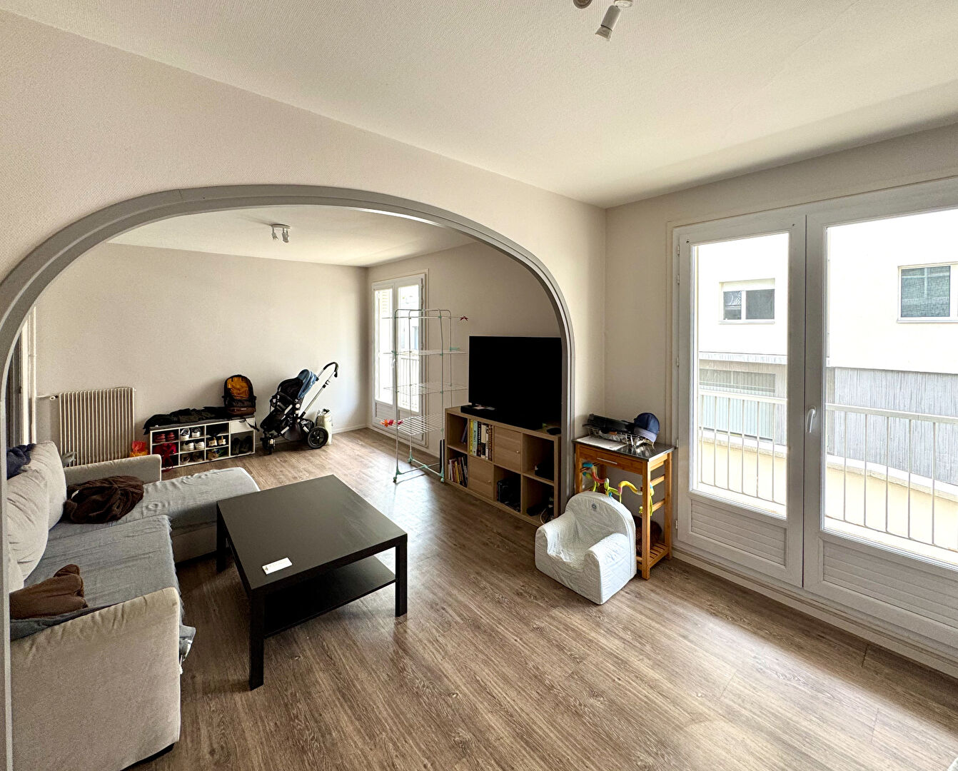 Photo CHAMALIÈRES PROCHE CARREFOUR EUROPE / Spacieux 100 M2 à vendre - Balcon et box ! image 3/6