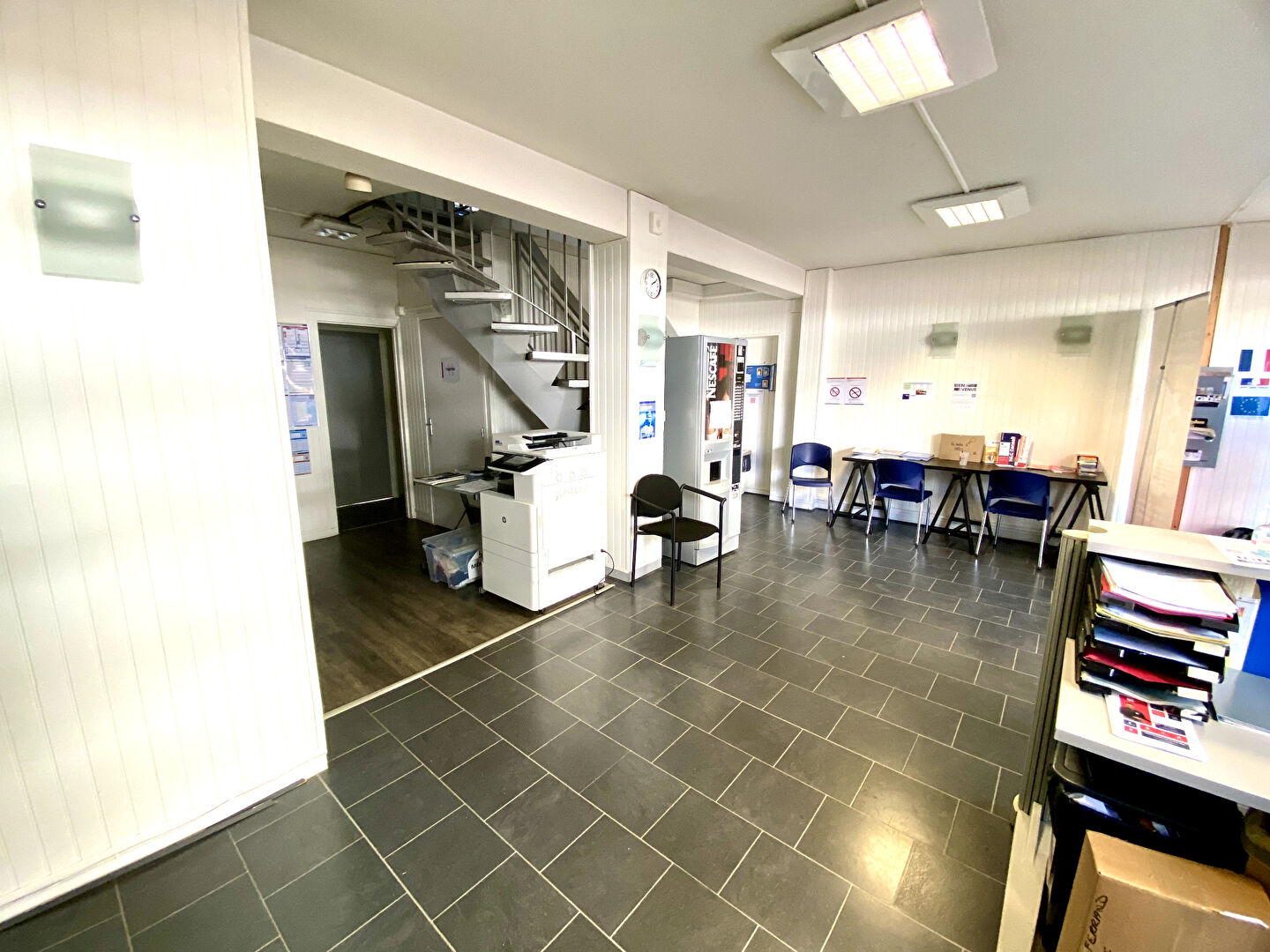 Photo CLERMONT-FERRAND / Local professionnel quartier Salins - Place Regensburg ! image 3/6