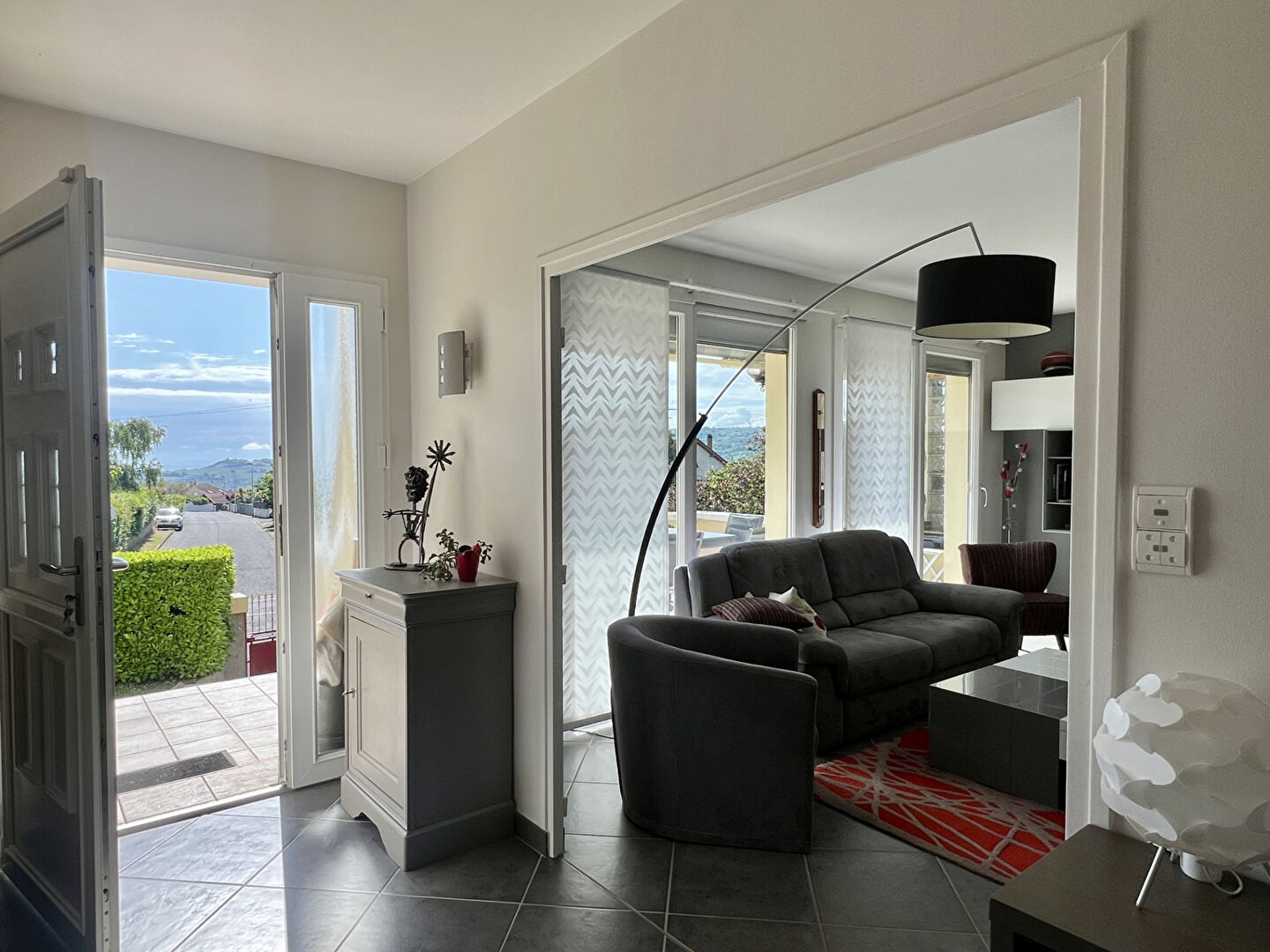 Photo SAYAT / Belle villa familiale avec spacieux sous-sol, jardin et piscine hors sol ! image 2/6