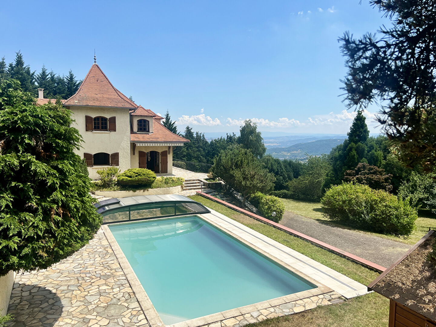 Photo SAINT-GENÈS-CHAMPANELLE / Villa exceptionnelle à 10 min de Clermont-Ferrand ! image 4/6