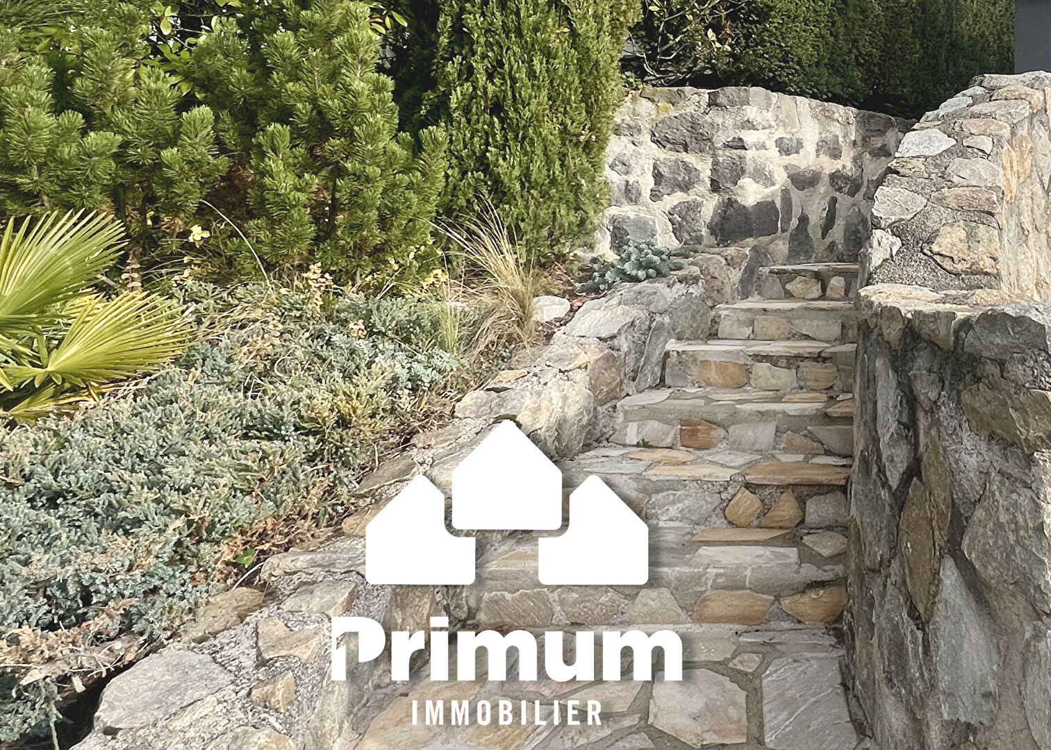 Photo CEYRAT / Villa avec vue dégagée et beaux volumes - Proximité de la forêt, quartier calme et résidentiel ! image 1/5