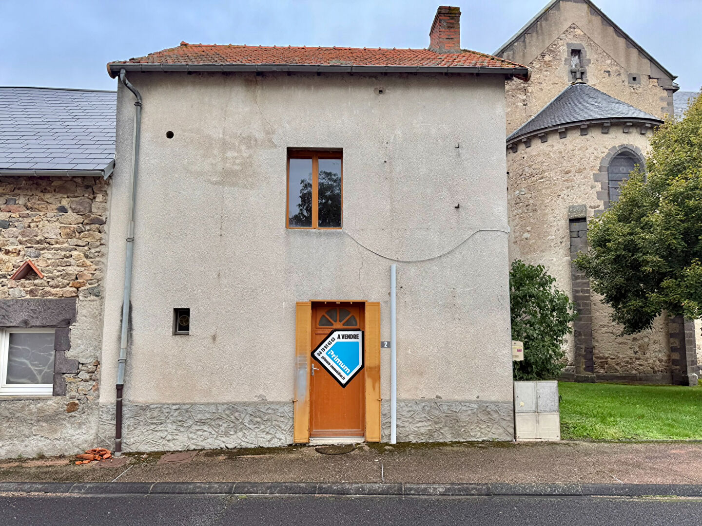 BLOT-L'ÉGLISE / Charmante maison de bourg à rénover à moins de 50 000  !