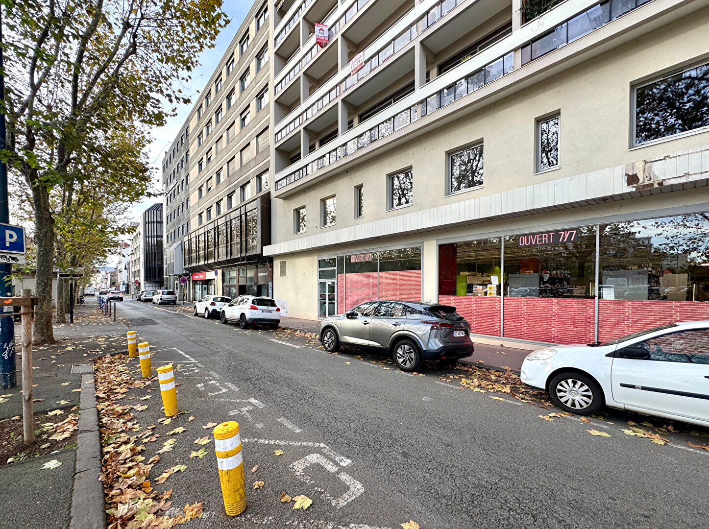 Photo CLERMONT-FD LES SALINS  / Bien immobilier à vendre à usage mixte bureaux ou appartement ! image 2/6