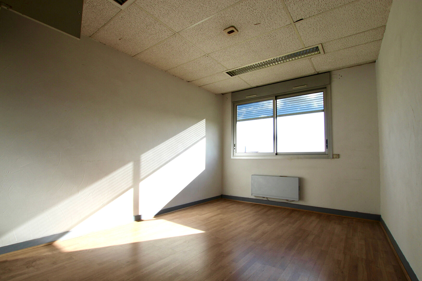 Photo CLERMONT-FD LES SALINS  / Bien immobilier à vendre à usage mixte bureaux ou appartement ! image 6/6