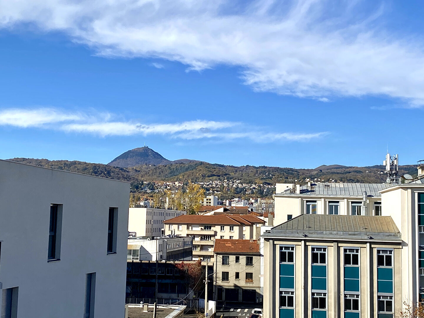 Photo CLERMONT-FERRAND / T3 neuf dernier étage, 2 terrasses et box image 5/6