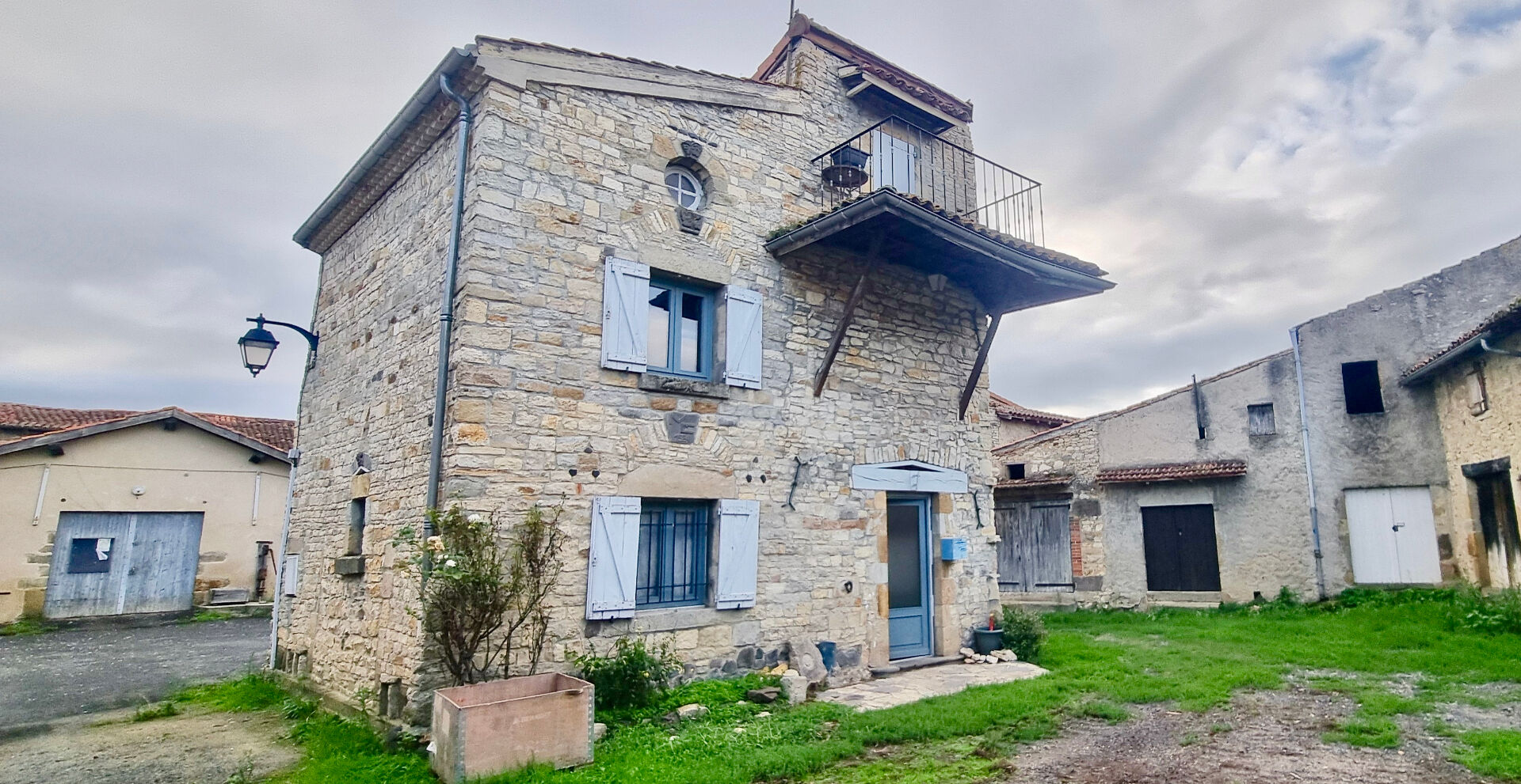 Photo ESPIRAT / Maison à louer au coeur du Fort Villageois - Proche Pont-du-Château image 1/6