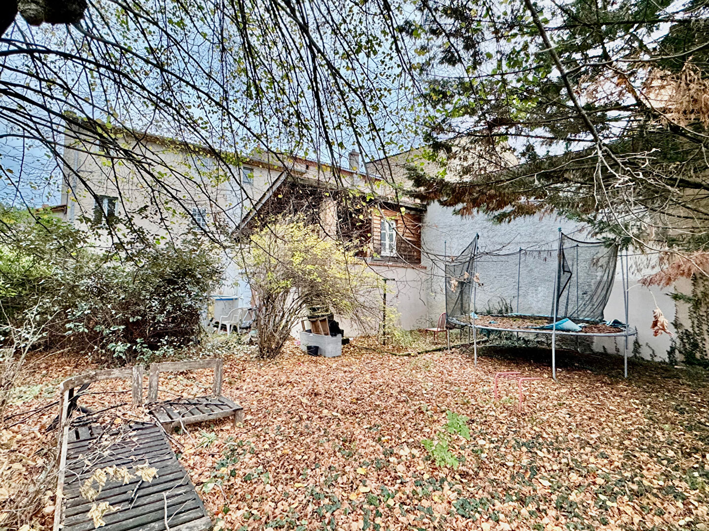 Photo LEZOUX / Grande maison 5 chambres avec jardin proche du centre-ville ! image 2/6