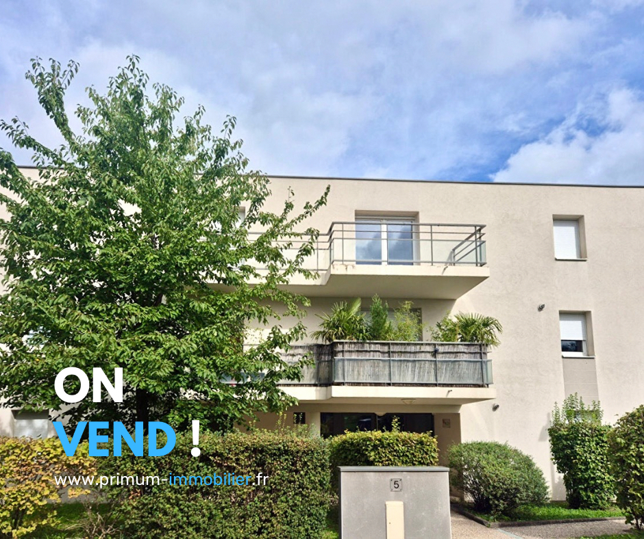 CEYRAT / Appartement à vendre T2 de 44 M2 au dernier étage avec balcon et garage !