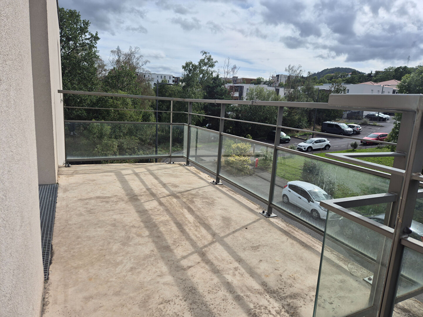 Photo CEYRAT / Appartement à vendre T2 de 44 M2 au dernier étage avec balcon et garage ! image 2/6