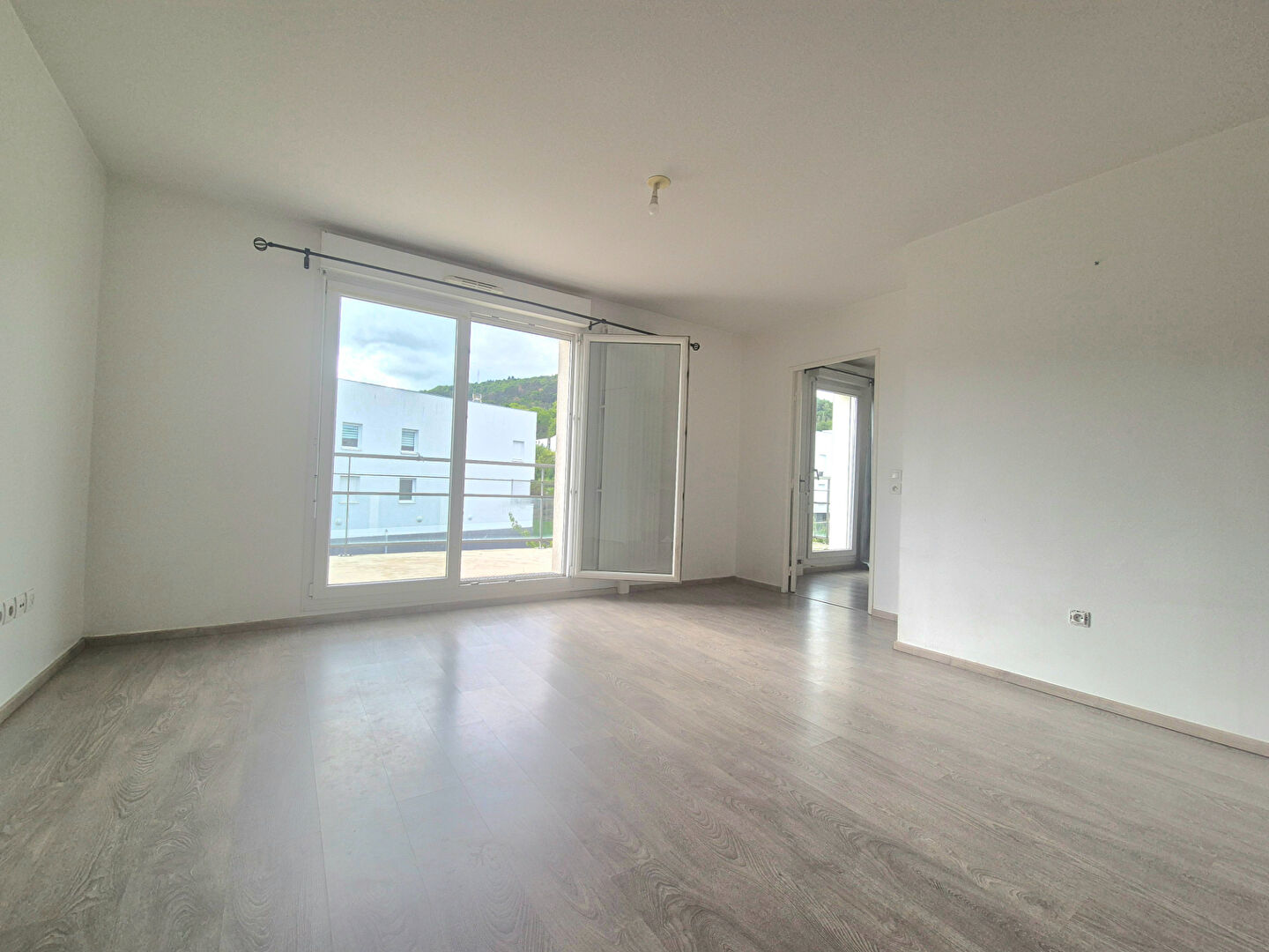 Photo CEYRAT / Appartement à vendre T2 de 44 M2 au dernier étage avec balcon et garage ! image 5/6
