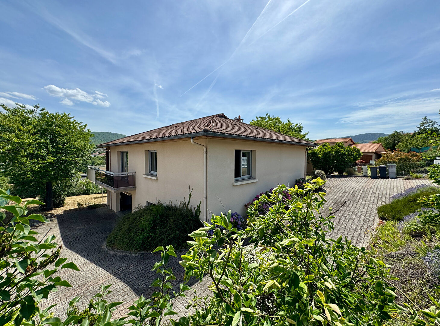 AUBIÈRE / Maison à vendre, construction de qualité et vue panoramique !