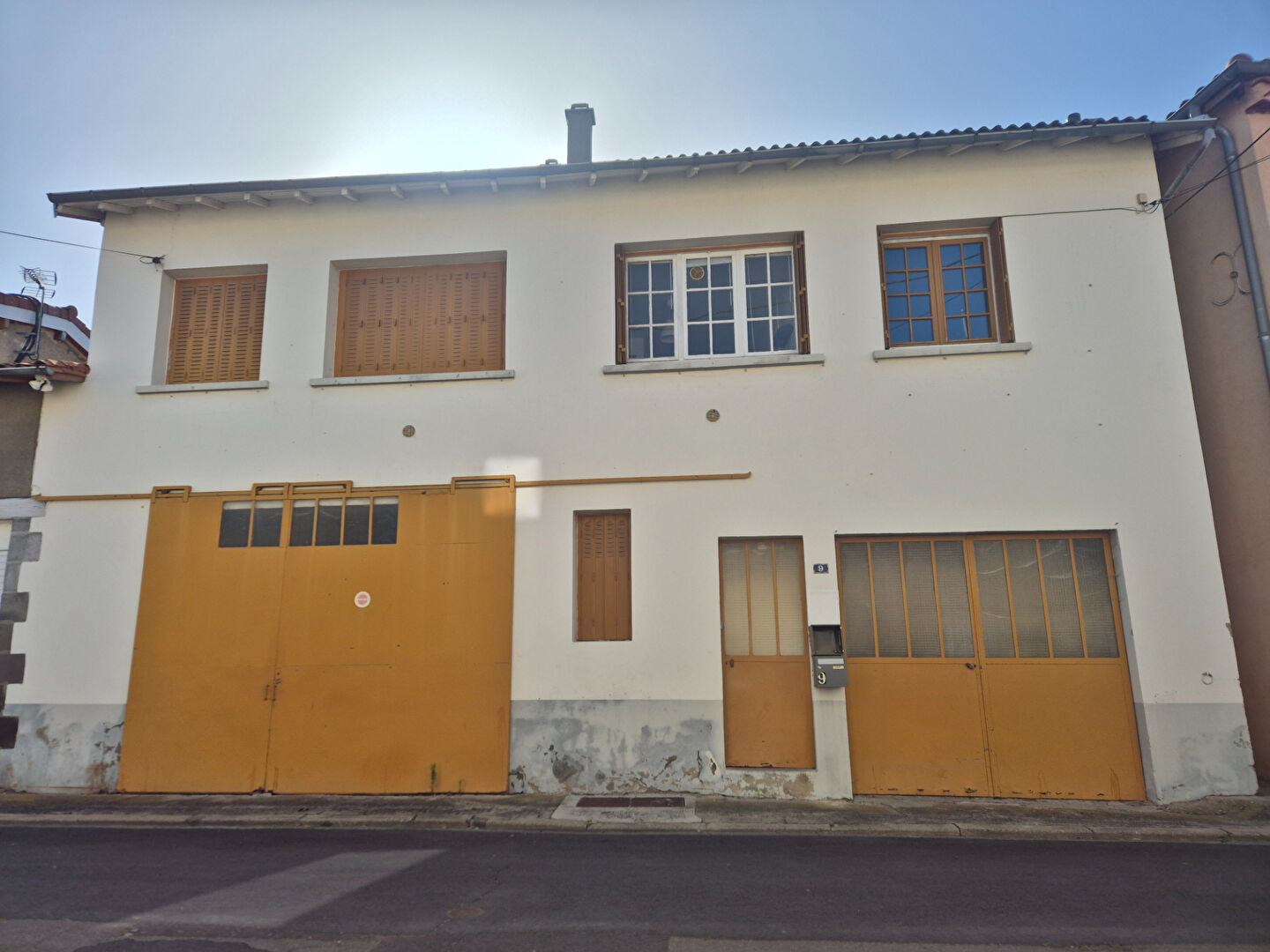 PONT-DU-CHÂTEAU / Centre bourg immeuble de rapport à vendre, belle opportunité !