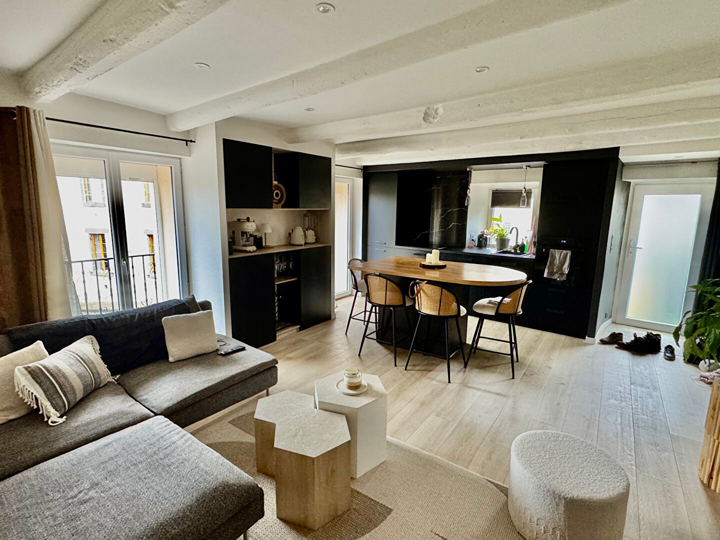 SAINT-GERMAIN-LEMBRON / Maison avec terrasse et balcon 4 chbs + F2 indépendant