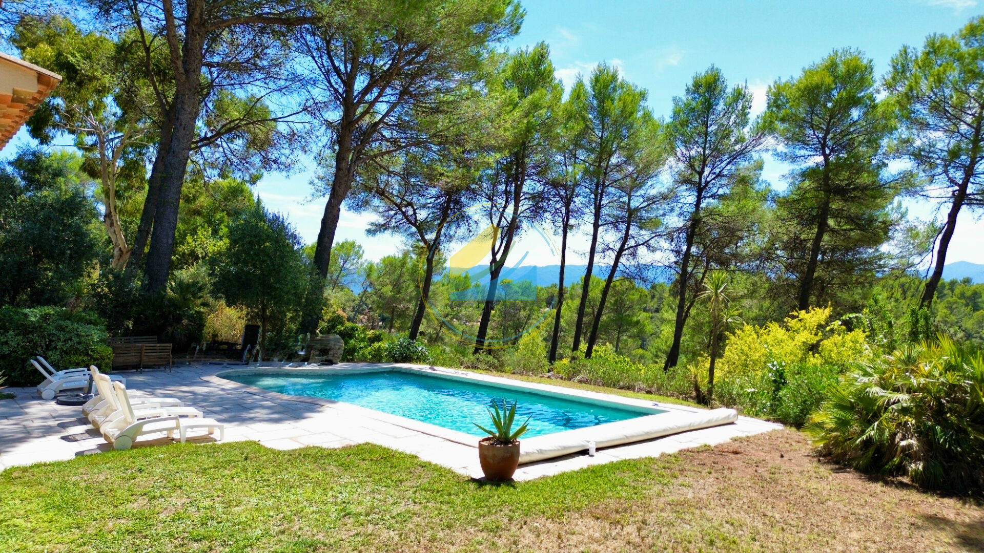 Agence immobilière de IMMOBILIERE LES CIGALES - Agence de Provence