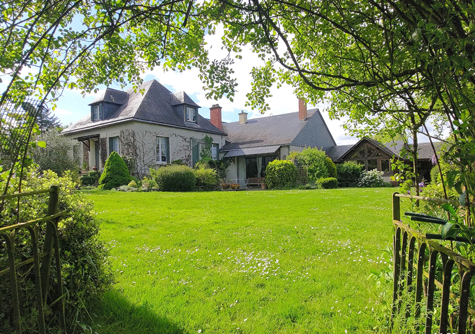 Agence immobilière de 
 QUE DES BELLES MAISONS - Que des Belles Maisons 

