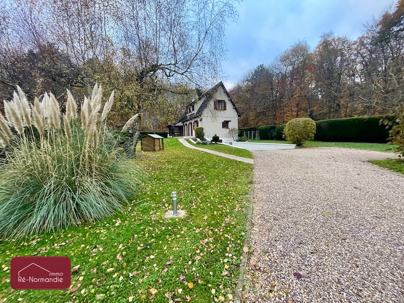 Photo MAISON TRADITIONNELLE - 4 CHAMBRES - SOUS-SOL COMPLET - TERRAIN DE 1847m² image 2/6