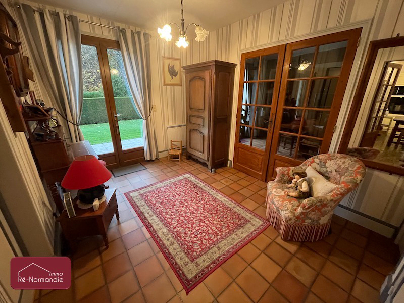 Photo MAISON TRADITIONNELLE - 4 CHAMBRES - SOUS-SOL COMPLET - TERRAIN DE 1847m² image 3/6