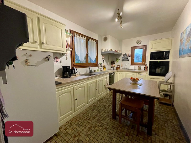 Photo MAISON TRADITIONNELLE - 4 CHAMBRES - SOUS-SOL COMPLET - TERRAIN DE 1847m² image 6/6