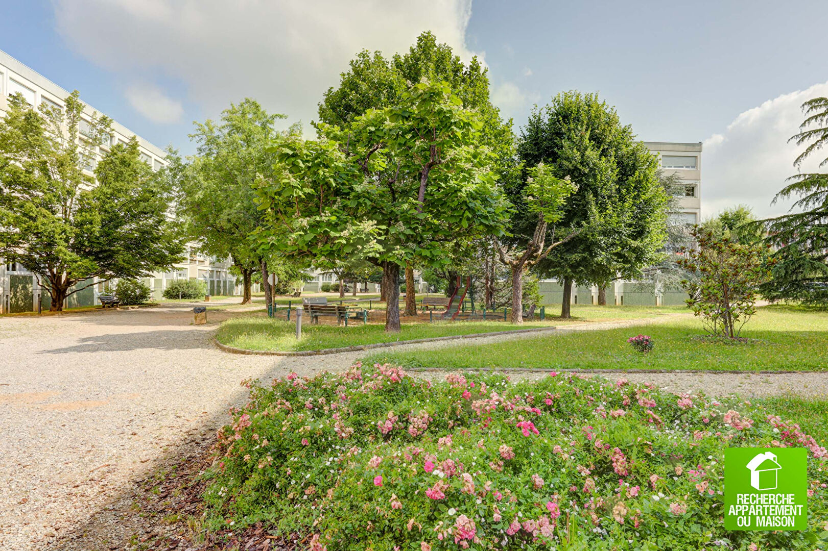 Photo T4 DE 90 M2 À DECINES image 2/6