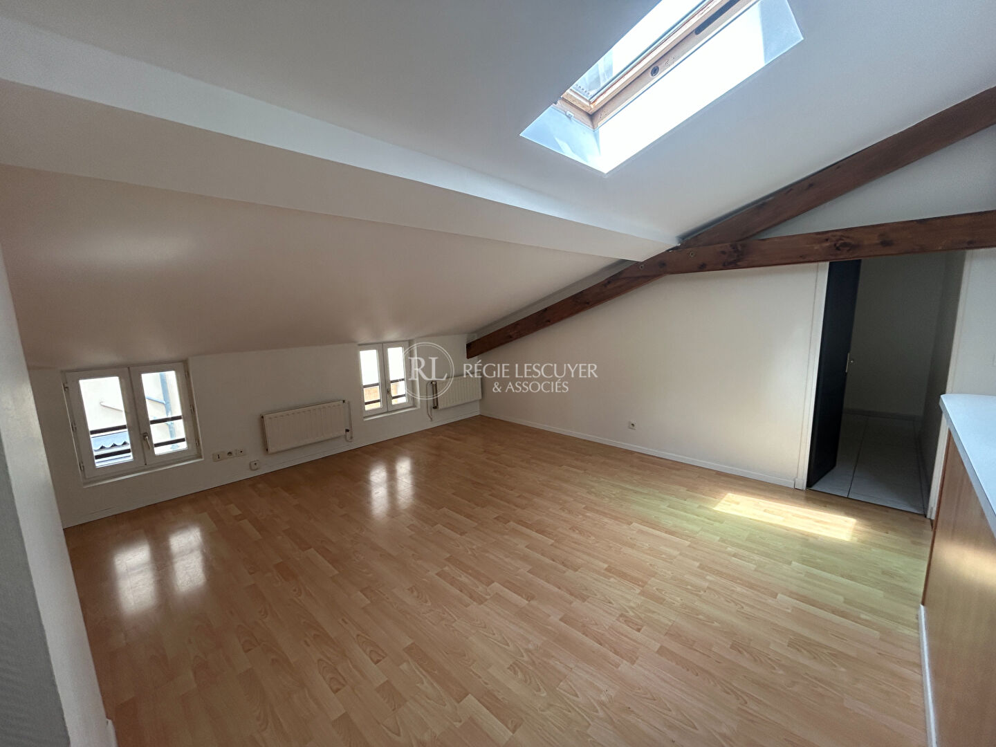 Agence immobilière de 
 REGIE LESCUYER ET ASSOCIES Lyon 6eme - REGIE LESCUYER ET ASSOCIES 
