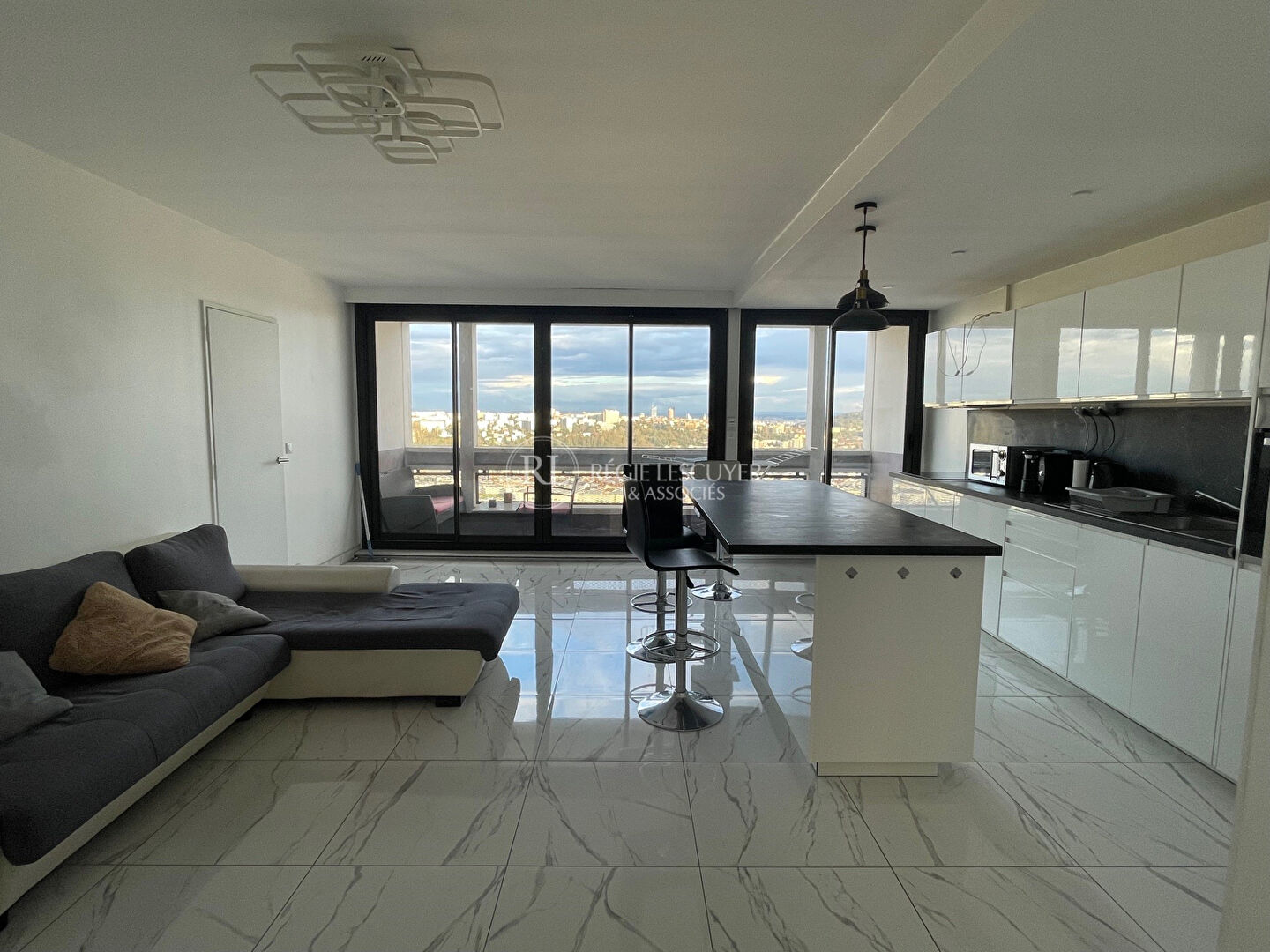 Agence immobilière de 
 REGIE LESCUYER ET ASSOCIES Lyon 6eme - REGIE LESCUYER ET ASSOCIES 
