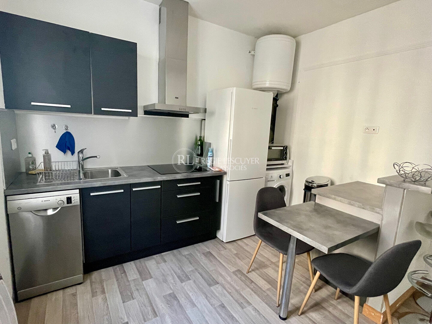 F1 MEUBLE -  32 RUE PAUL CAZENEUVE - 69008  LYON