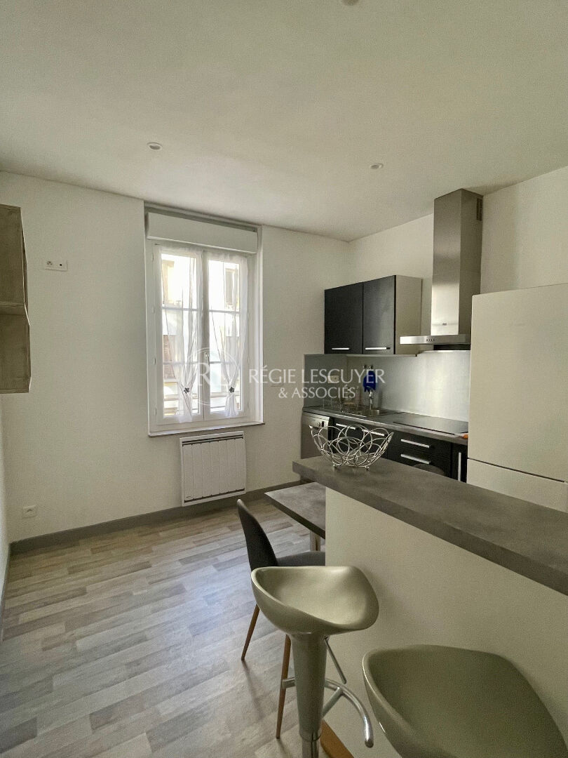 Photo F1 MEUBLE -  32 RUE PAUL CAZENEUVE - 69008  LYON image 2/6