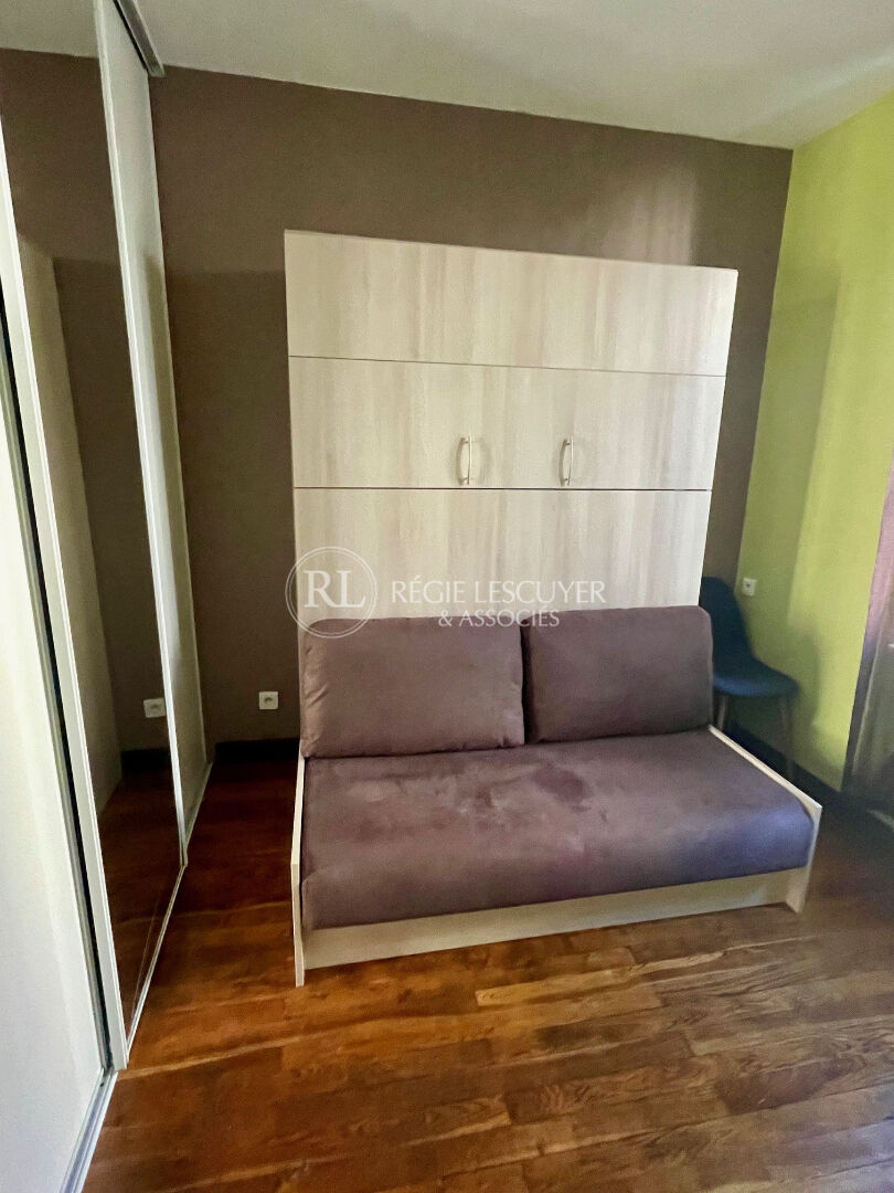 Photo F1 MEUBLE -  32 RUE PAUL CAZENEUVE - 69008  LYON image 3/6