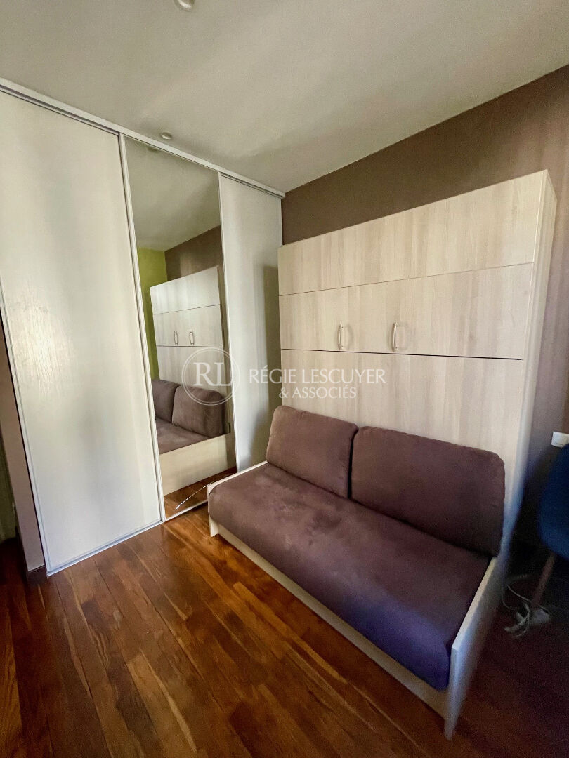 Photo F1 MEUBLE -  32 RUE PAUL CAZENEUVE - 69008  LYON image 4/6