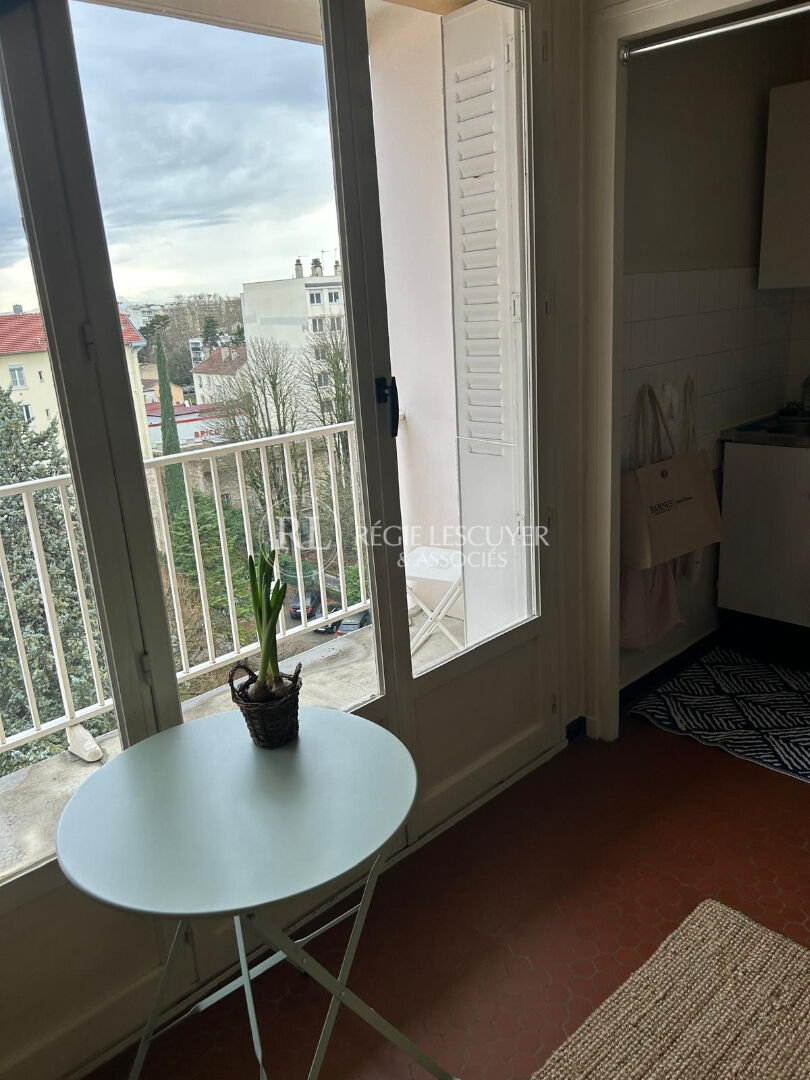 Agence immobilière de 
 REGIE LESCUYER ET ASSOCIES Lyon 6eme - REGIE LESCUYER ET ASSOCIES 
