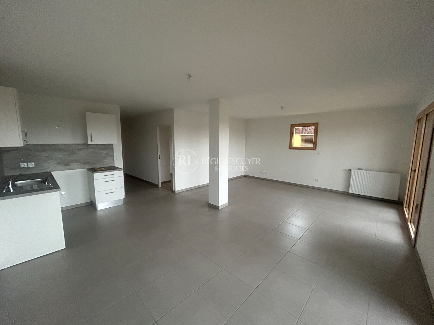 Photo F4  TREVOUX  C326 image 1/6