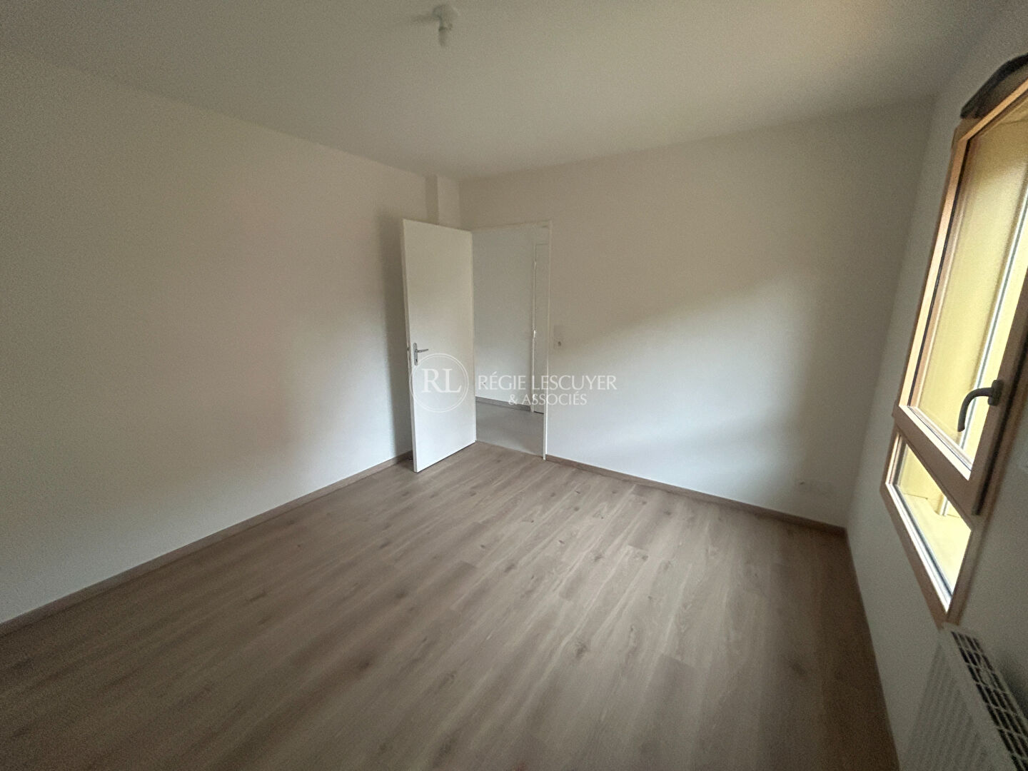 Photo F4  TREVOUX  C326 image 6/6