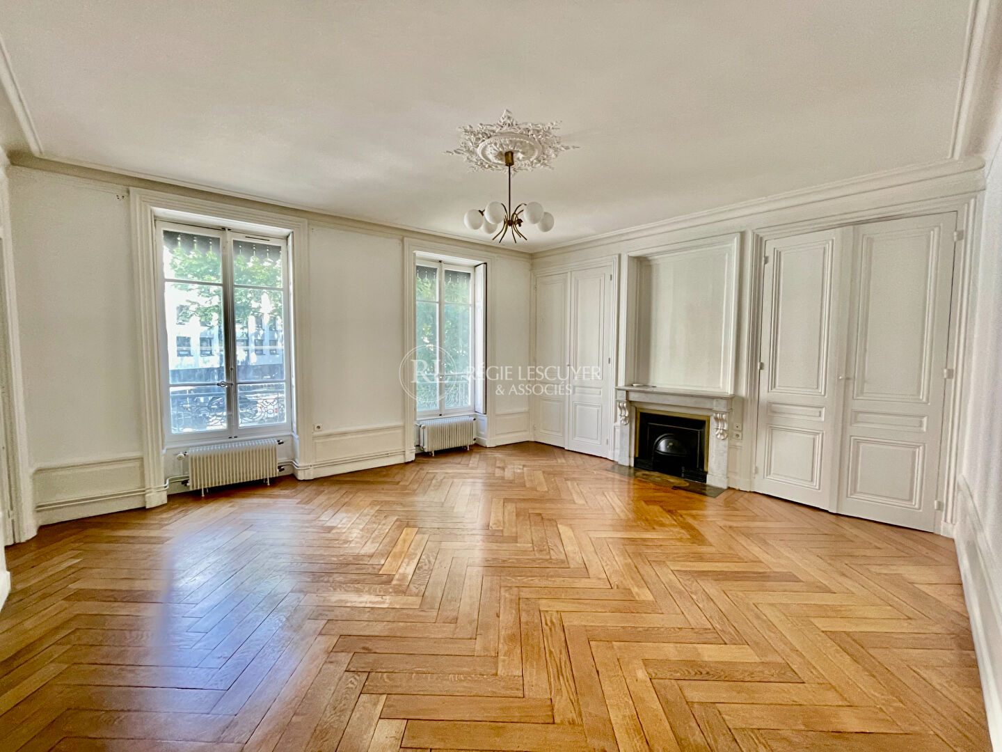 Agence immobilière de 
 REGIE LESCUYER ET ASSOCIES Lyon 6eme - REGIE LESCUYER ET ASSOCIES 
