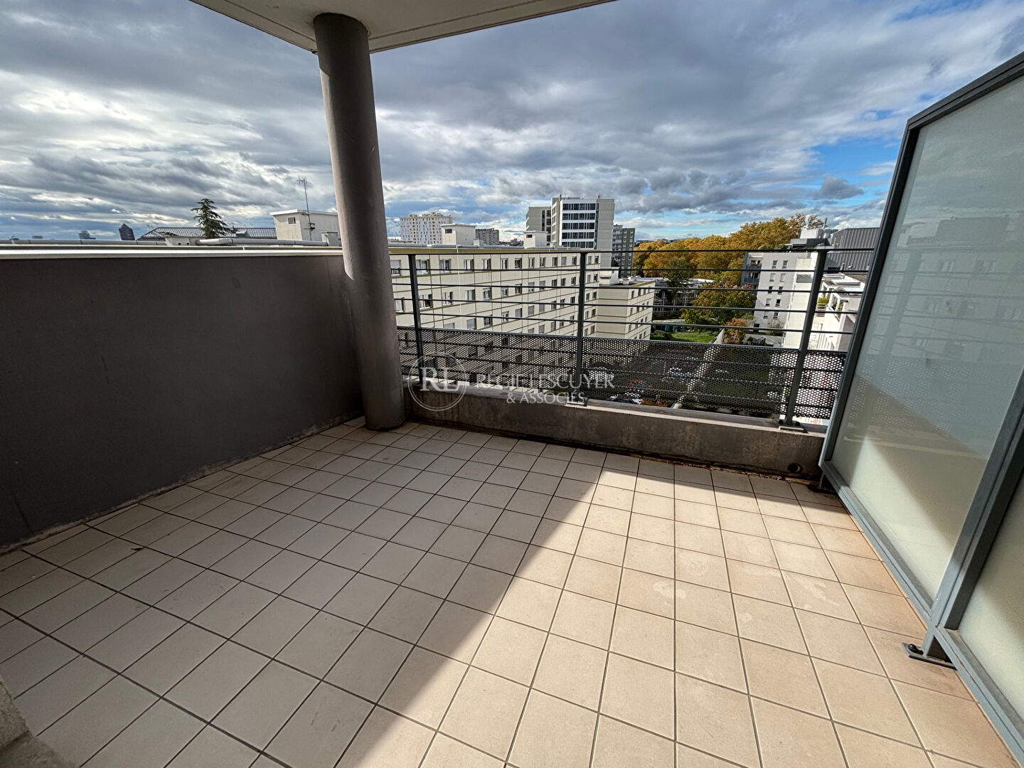 Proche université Villeurbanne Appartement T3 de 59 m2 + Possibilité d'acquérir un garage box