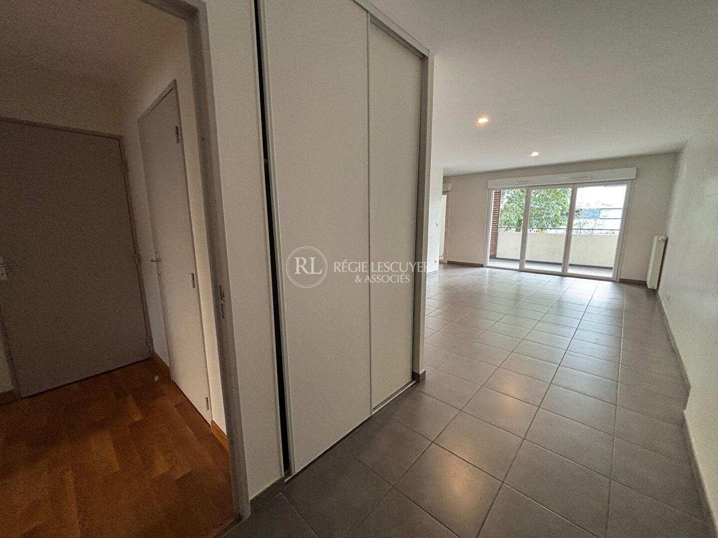 Photo Sainte-Foy-lès-Lyon  : Beau T3 traversant, lumineux, balcon + 2 garages en option image 3/6