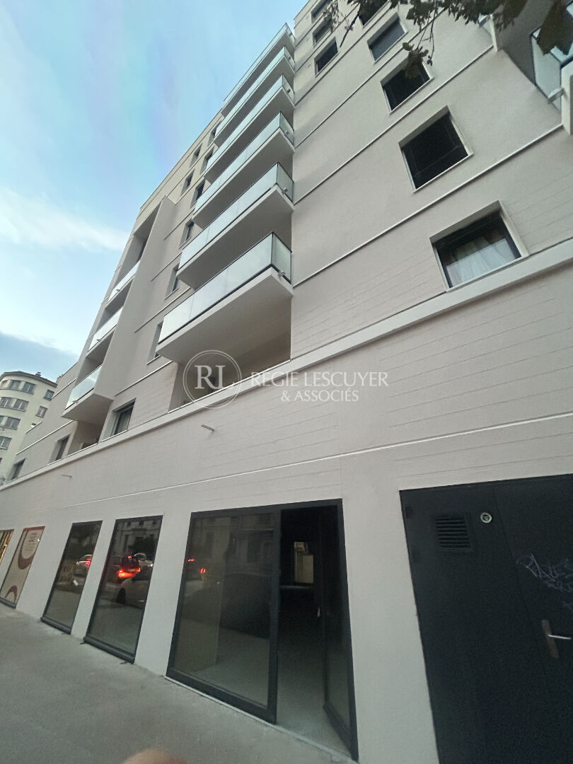 LOCAL à louer Crs Emile Zola, secteur Flachet